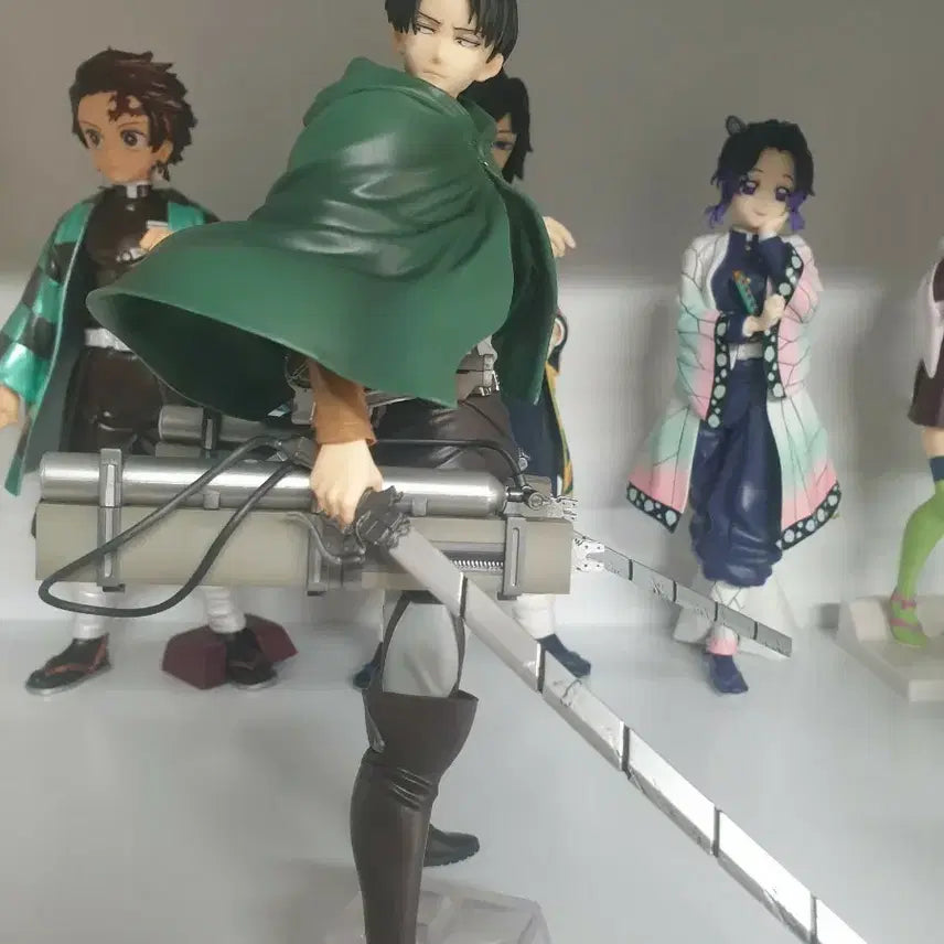 [BUNJANG] Attack on Titan Levi B Prize Figure / 진격의 거인 피규어 리바이 b상