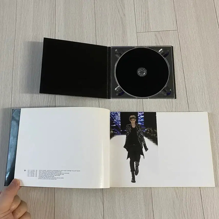 [BUNJANG] Dior Homme 2007FW Navigate Collection Lookbook &amp; DVD / 2007FW Dior HOMME NAVIGATE LOOKBOOK&amp;DVD