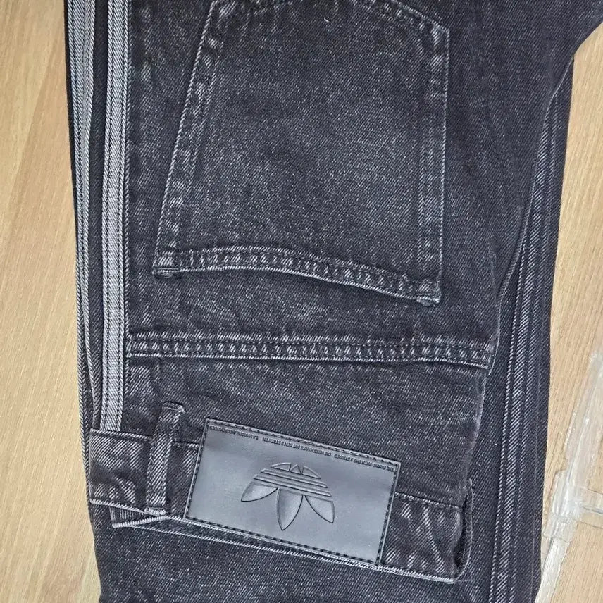 [BUNJANG] Adidas Black Denim 3-Stripes Pants / 아디다스 블랙 데님 3선 바지