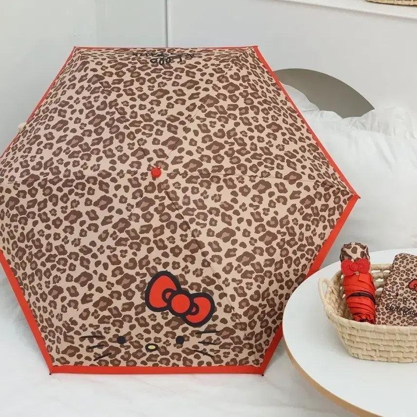 [BUNJANG] Hello Kitty Leopard 5-Section Folding Manual Umbrella / (새상품)헬로키티 레오파드 패턴 5단 접이식 수동 양우산