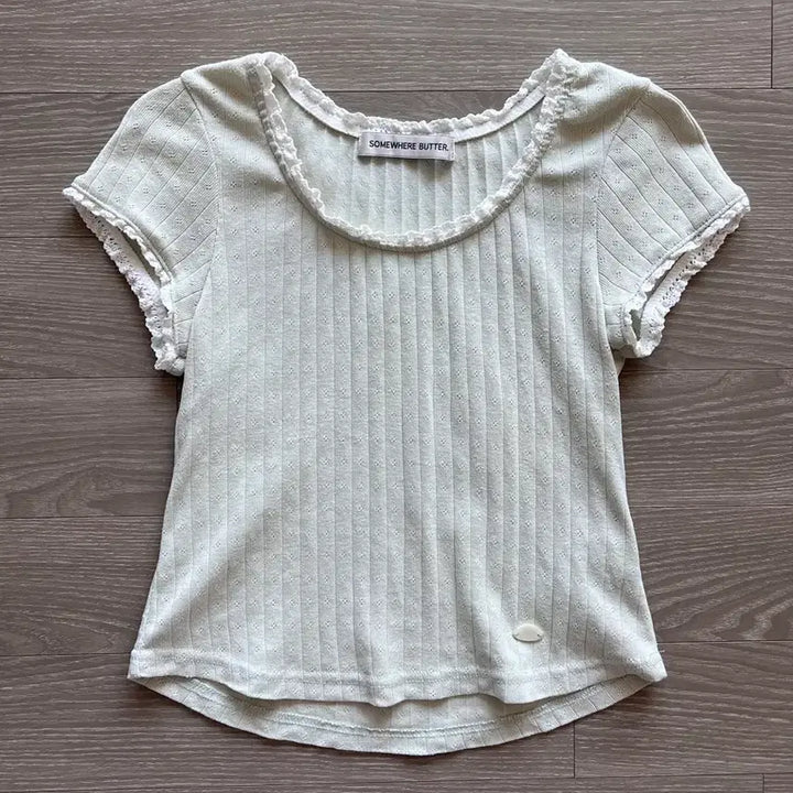 [BUNJANG] Somewhere Better Mint Lace Pendant Scoop Top / 썸웨어버터 민트 티셔츠 Lace pendant scoop top