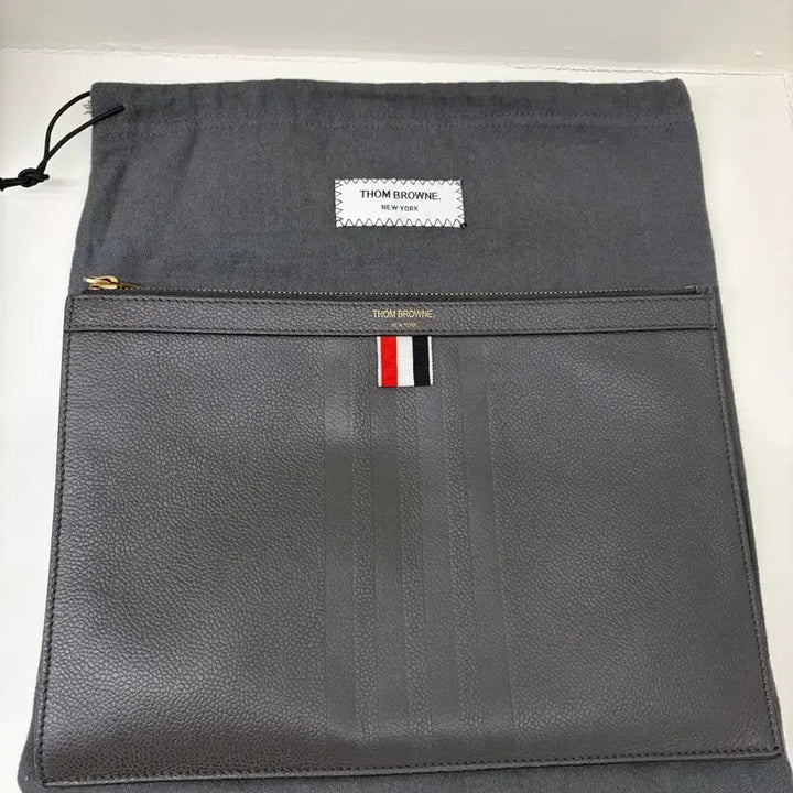 [BUNJANG] Thom Browne Debossed 4-Bar Medium Clutch / 톰브라운 클러치
