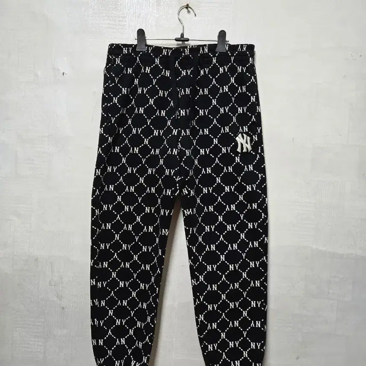 [BUNJANG] MLB NY Black Monogram Pattern Jogger Pants M (78) / MLB NY 블랙 패턴 조거 팬츠 M(78)