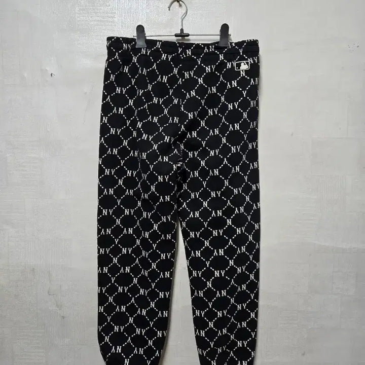 [BUNJANG] MLB NY Black Monogram Pattern Jogger Pants M (78) / MLB NY 블랙 패턴 조거 팬츠 M(78)