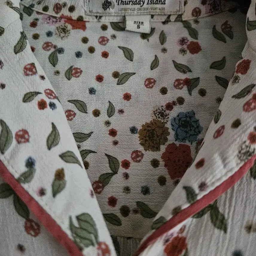 [BUNJANG] Thursday Island Flower Pattern Blouse - Size S / 써스데이아일랜드 플라워 패턴 블라우스 S