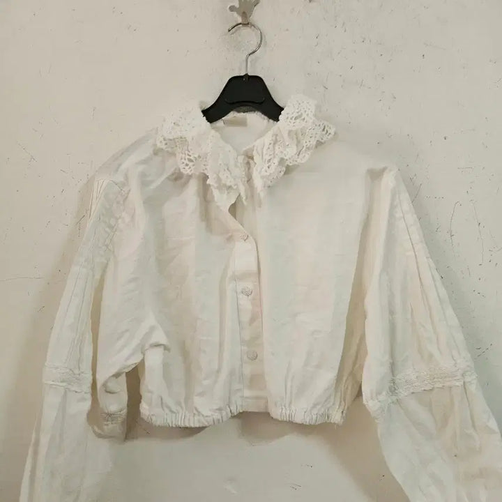 [BUNJANG] Lace Crop Blouse - White / 레이스 크롭 블라우스 화이트