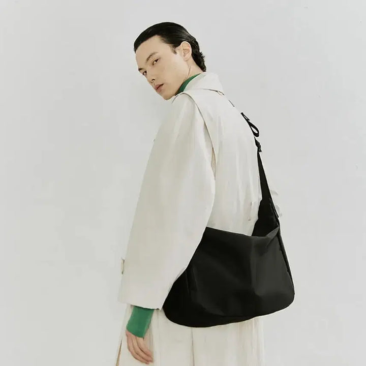 [BUNJANG] Haaaracive Arc Black Messenger Bag / 하아카이브 아크 블랙 메신저백