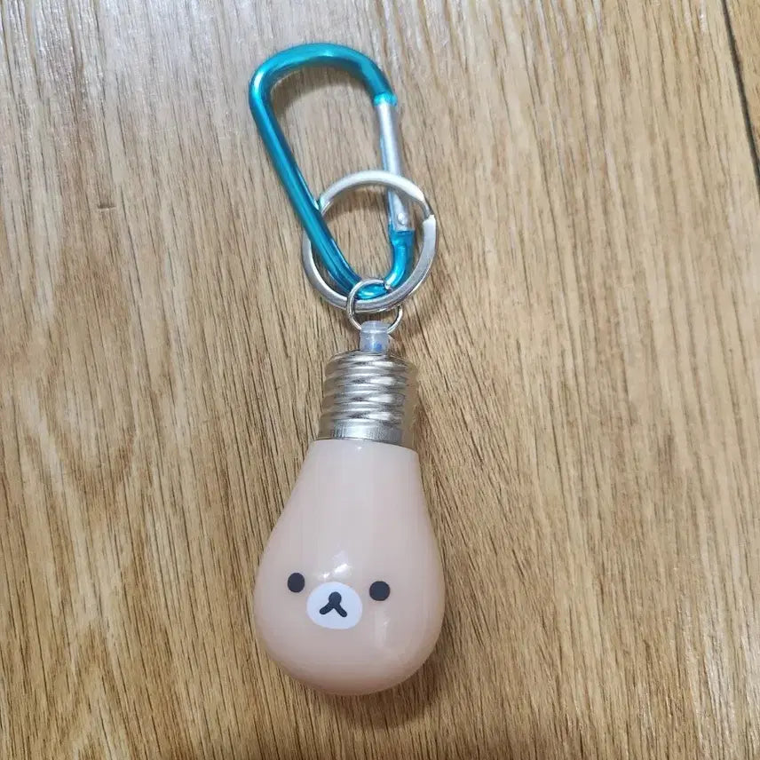 [BUNJANG] Rilakkuma Light Bulb Charm / 리락쿠마 전구 키링