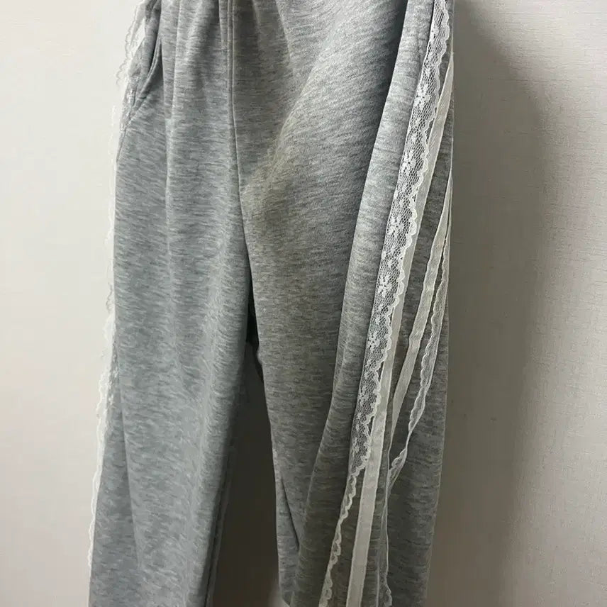 [BUNJANG] Lace Accent Grey Training Pants / 레이스 포인트 그레이 트레이닝 바지
