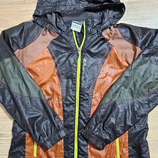 [BUNJANG] THE REDFACE Hooded Windbreaker Jacket / THE REDFACE 후드 바람막이 자켓  100