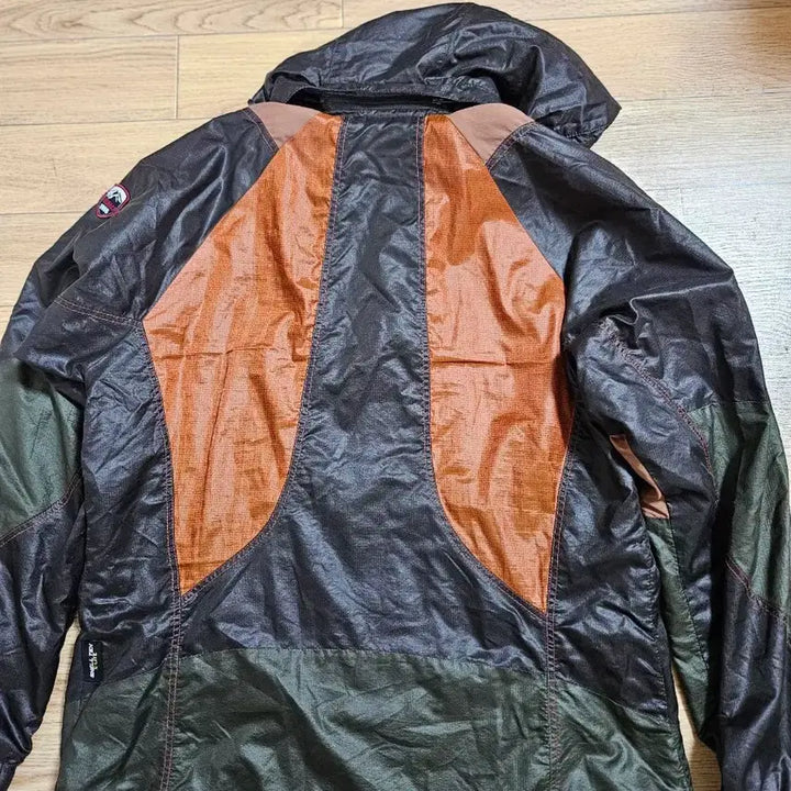 [BUNJANG] THE REDFACE Hooded Windbreaker Jacket / THE REDFACE 후드 바람막이 자켓  100