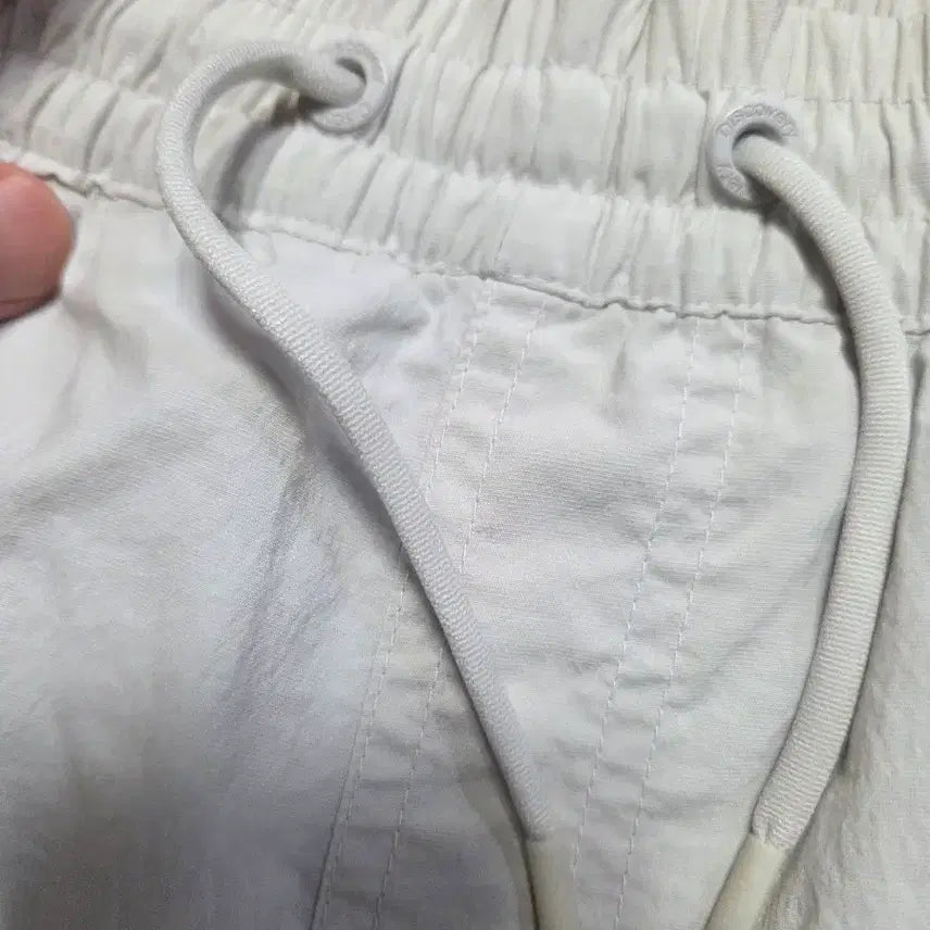 [BUNJANG] Discovery Expedition Cargo Shorts Ivory Size 95 / 디스커버리 익스페디션 카고 반바지 아이보리 95