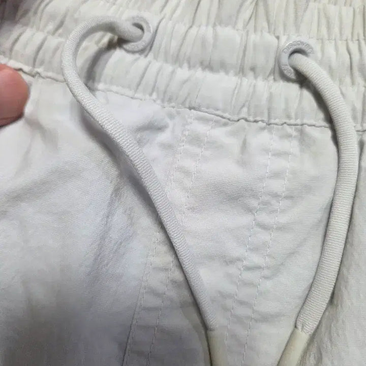 [BUNJANG] Discovery Expedition Cargo Shorts Ivory Size 95 / 디스커버리 익스페디션 카고 반바지 아이보리 95
