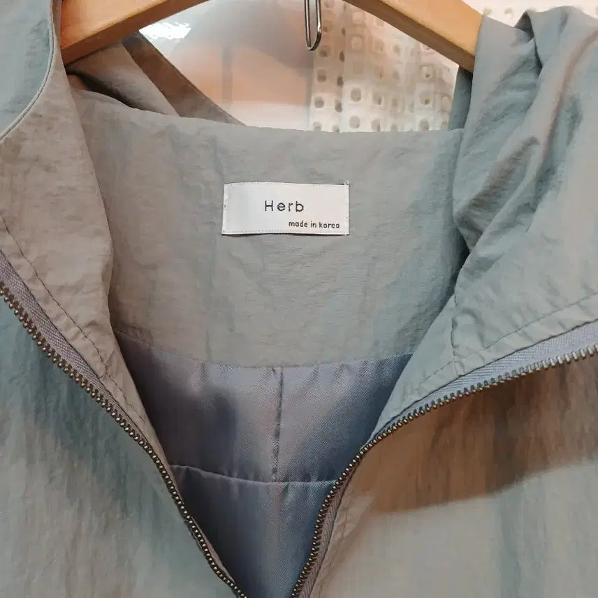 [BUNJANG] Herb Hood Windbreaker Jumper Free Size / Herb 후드 바람막이점퍼 free