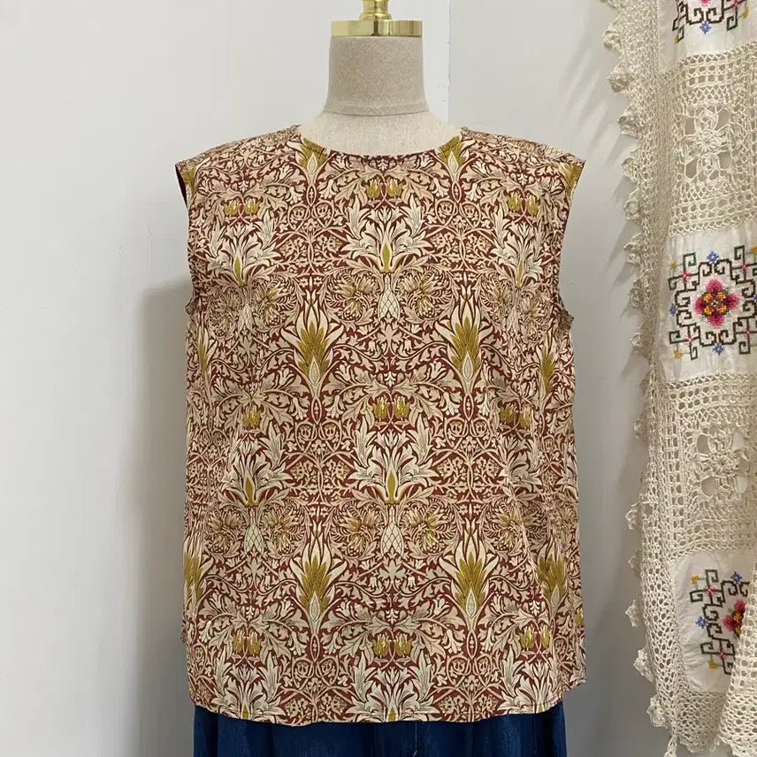 [BUNJANG] Burgundy Pattern Sleeveless Top / 버건디 패턴 민소매
