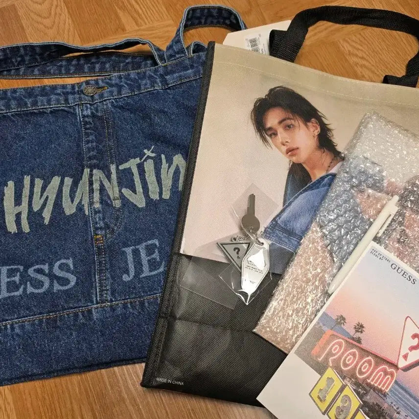 [BUNJANG] Guess Hyunjin Engraved Set / 게스 현진 각인 세트