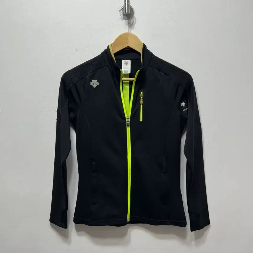 [BUNJANG] Descente Black/Fluorescent Zip-Up S / 데상트 블랙/형광 집업 S