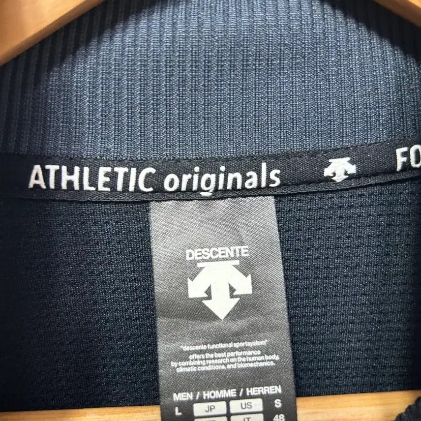 [BUNJANG] Descente Track Top Navy/White Zip-Up Size 100 / 데상트 트레이닝 상의 네이비/화이트 집업 100사이즈