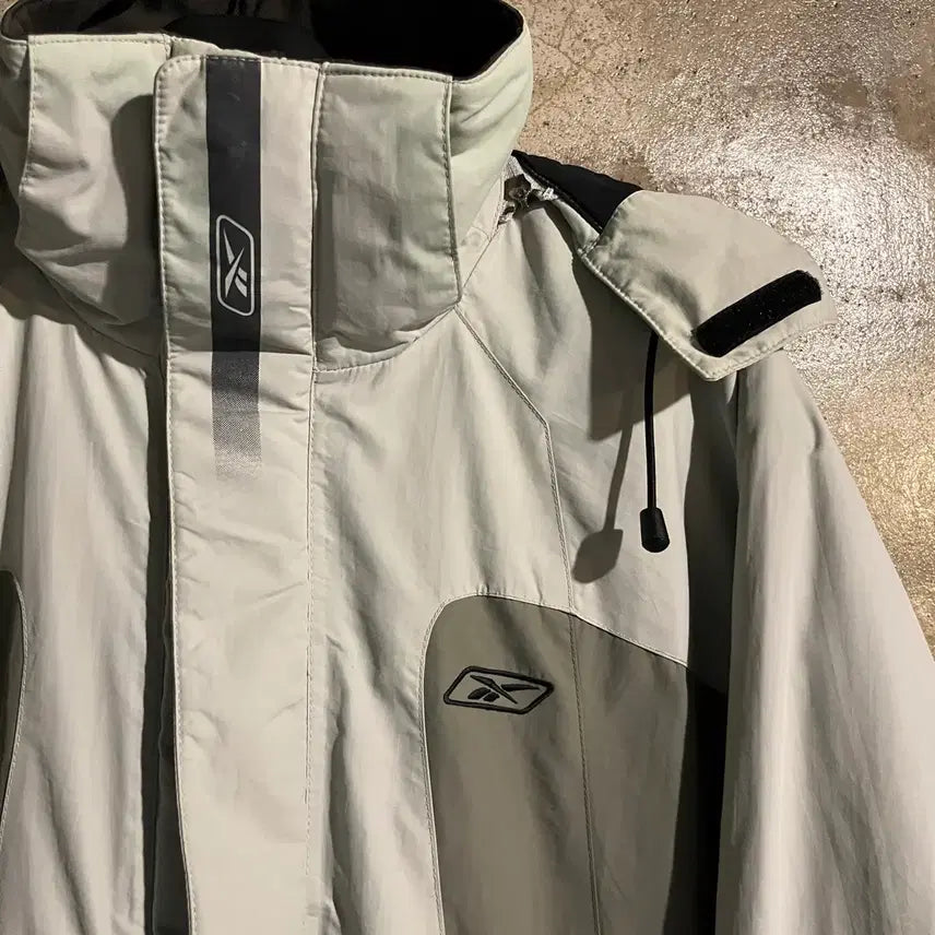 [BUNJANG] Reebok Windbreaker Jumper / 리복 바람막이 점퍼