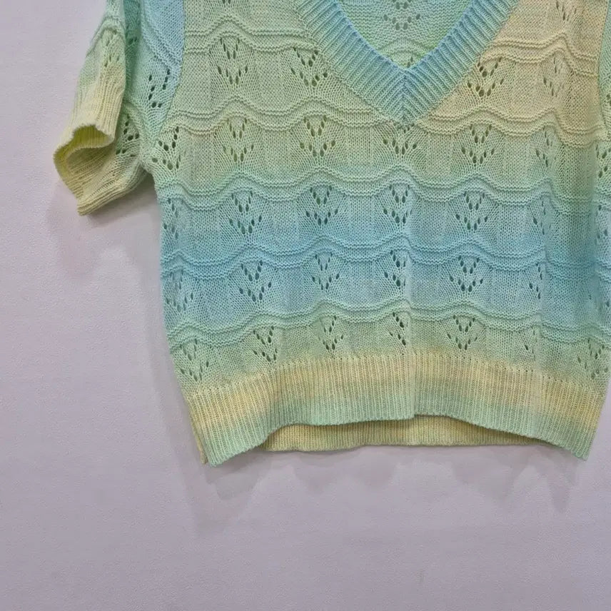 [BUNJANG] V-Neck Knit Pastel Gradient Short Sleeve Top / 반팔 브이넥 니트 파스텔 그라데이션
