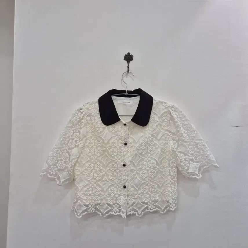 [BUNJANG] Black Collar Lace Short-Sleeve Blouse / 반팔 레이스 블라우스 블랙카라