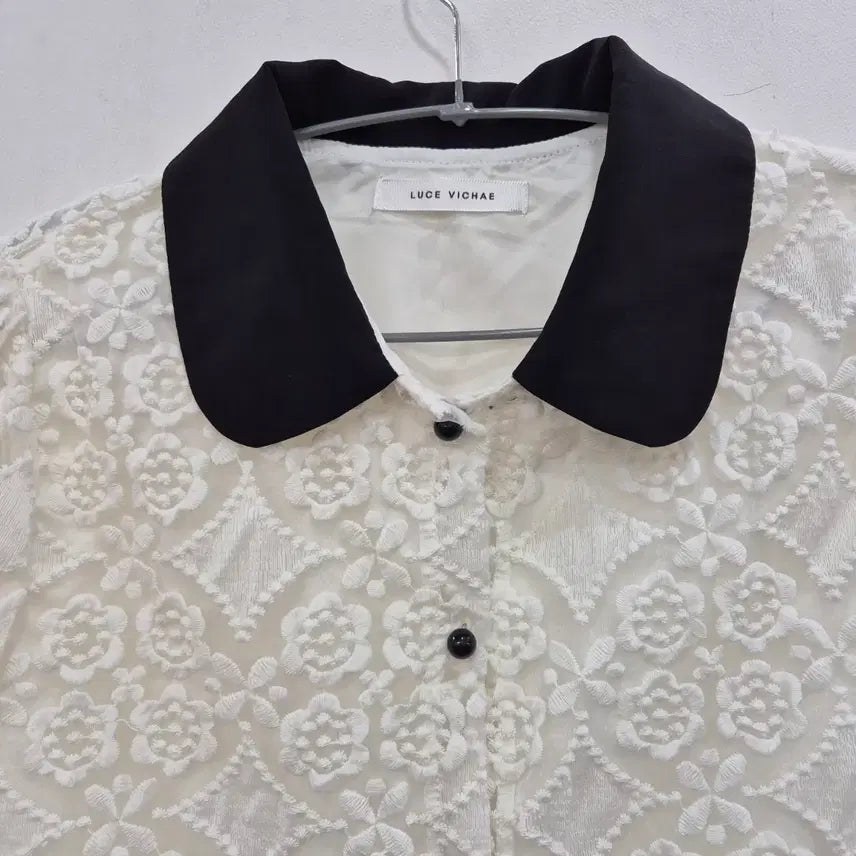 [BUNJANG] Black Collar Lace Short-Sleeve Blouse / 반팔 레이스 블라우스 블랙카라