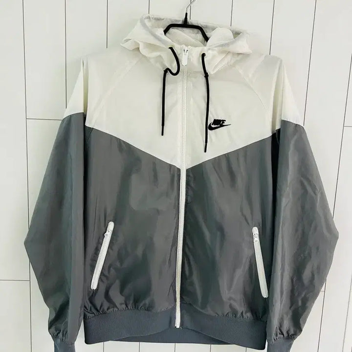 [SOLD OUT] 새상품급//나이키 윈드러너 바람막이 M