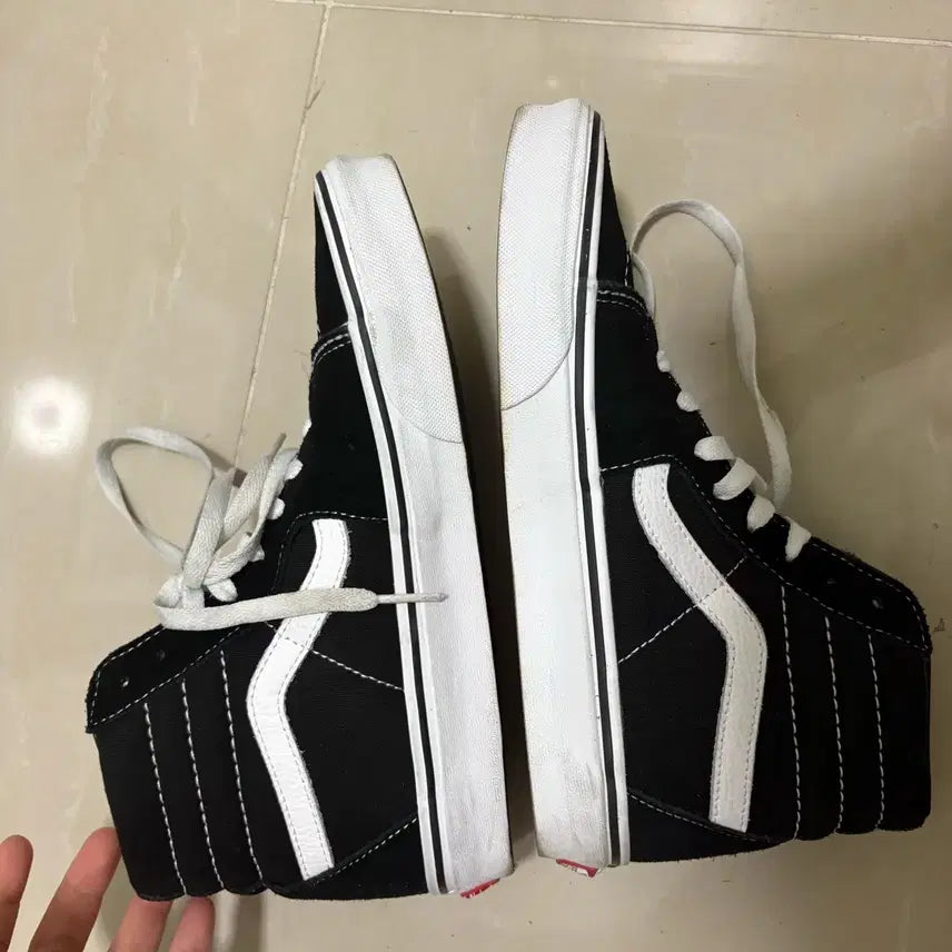 [BUNJANG] Vans Sk8-Hi Black Sneakers / 반스 스케이트 하이 블랙 (255)