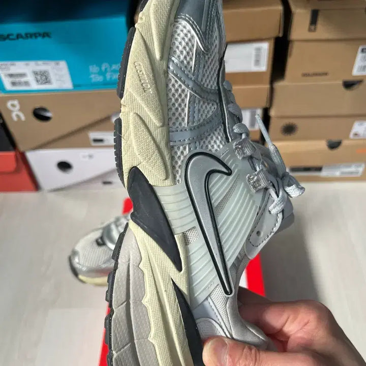[BUNJANG] Nike V2K Run Summit White Metallic Silver / 나이키 V2K 런 서밋 화이트 메탈릭 실버