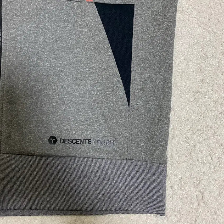 [BUNJANG] Descente Grey Hooded Vest 100 / 데상트 터프 회색 후드 조끼 100