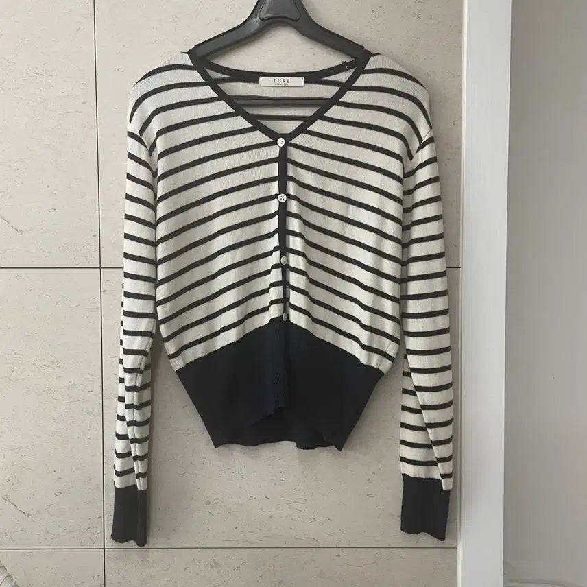 [SOLD OUT] 스트라이프 가디건