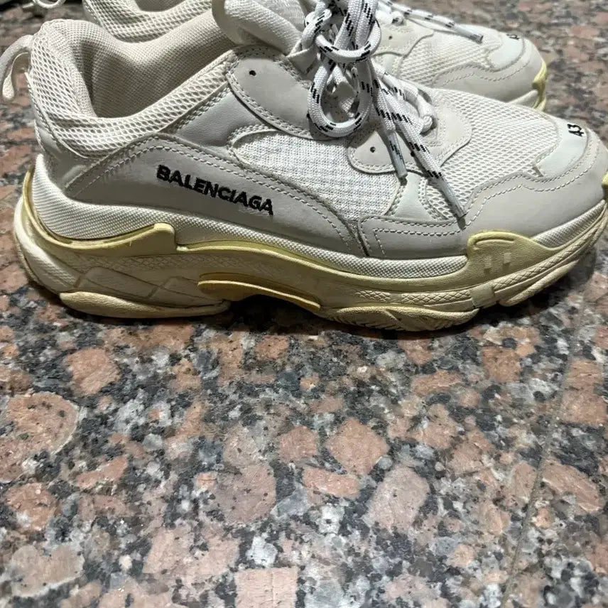 [BUNJANG] Balenciaga Triple S Sneakers Size 43 / 발렌시아가 트리플S 스니커즈 43사이즈