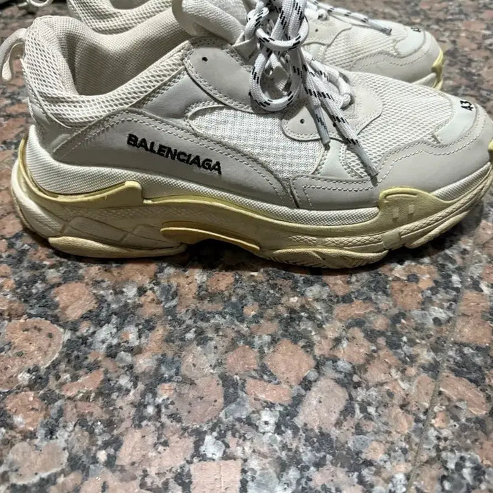 [BUNJANG] Balenciaga Triple S Sneakers Size 43 / 발렌시아가 트리플S 스니커즈 43사이즈