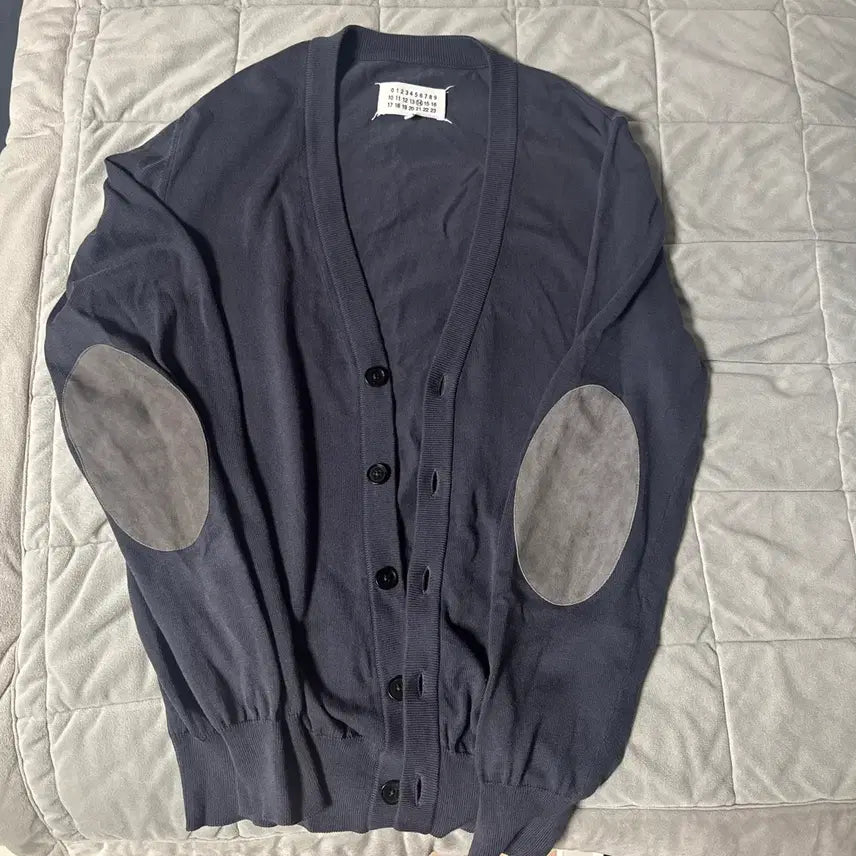 [BUNJANG] Maison Margiela Elbow Patch Cardigan Charcoal / [L] 마르지엘라 엘보 패치 가디건 차콜