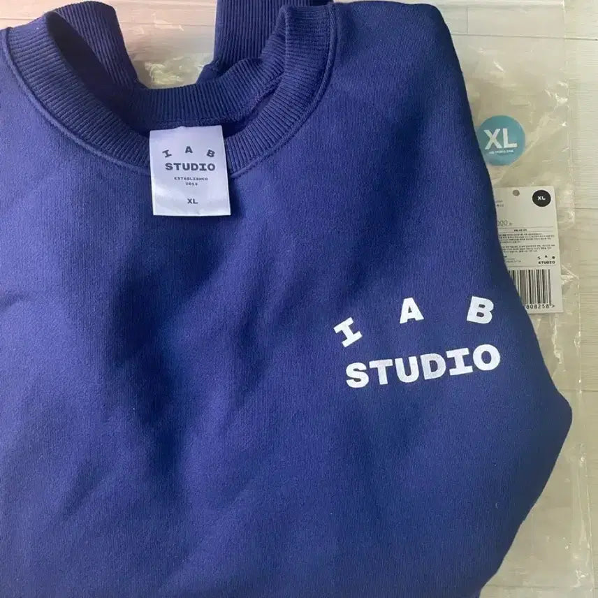 [BUNJANG] IAB Studio Crewneck Sweatshirt XL / [급처] XL 아이앱스튜디오 맨투맨 새상품