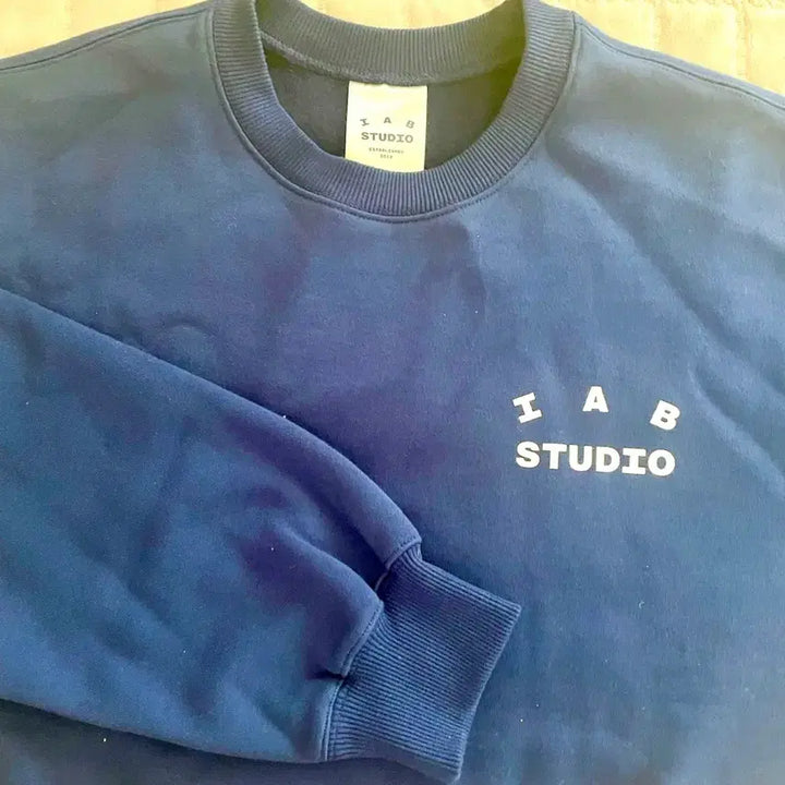 [BUNJANG] IAB Studio Crewneck Sweatshirt XL / [급처] XL 아이앱스튜디오 맨투맨 새상품