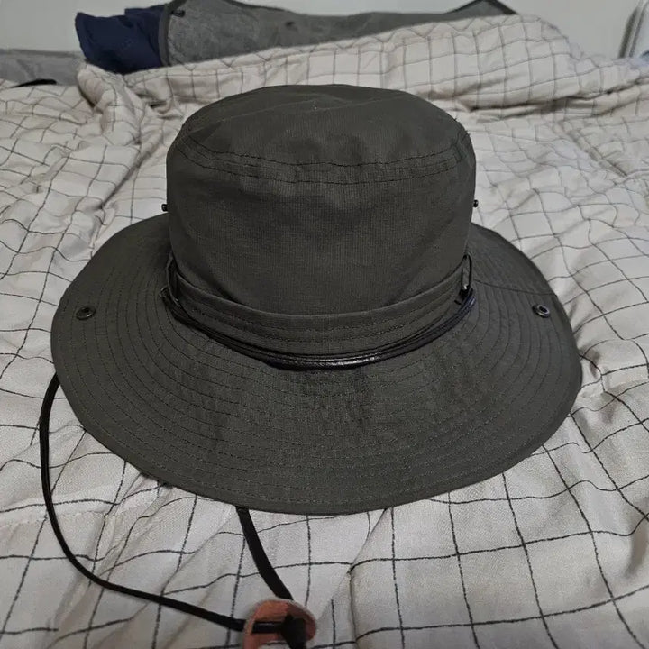 [BUNJANG] Safari Bucket Hat with Adjustable Chin Strap / 사파리 버킷햇