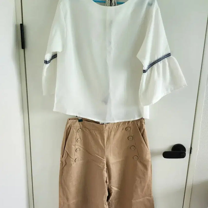 [BUNJANG] White Wing Blouse / 화이트날개 블라우스