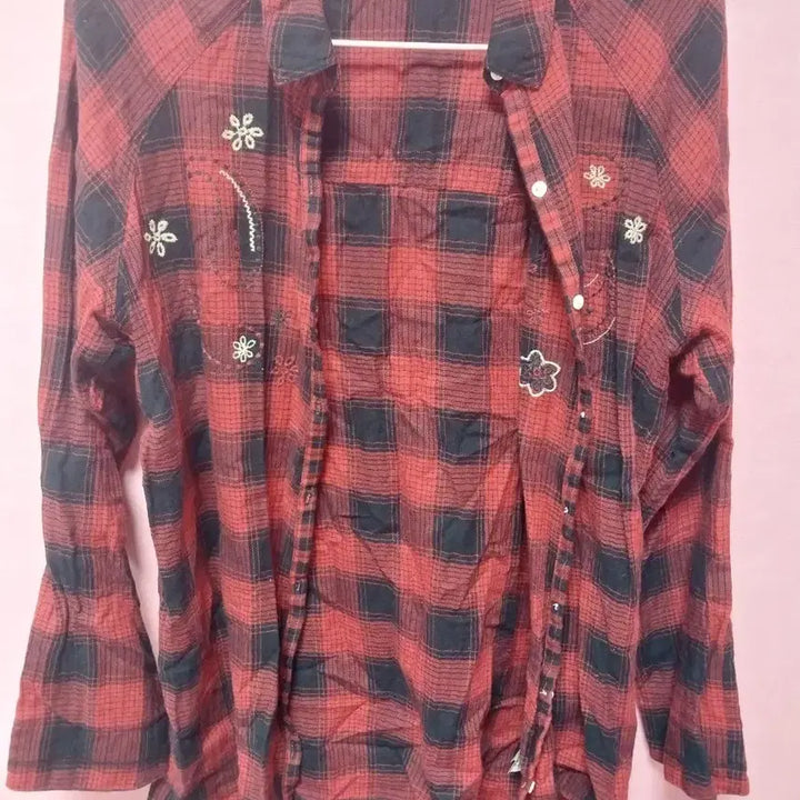 [BUNJANG] Thursday Island Check Embroidery Shirt / 써스데이아일랜드 체크 자수셔츠