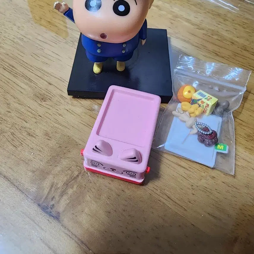 [BUNJANG] Crayon Shin-chan Figure &amp; Kindergarten Bus Model Set / 짱구는 못말려 미니피규어 + 유치원 버스 모형