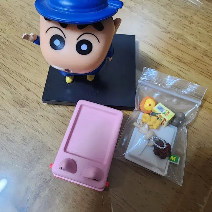 [BUNJANG] Crayon Shin-chan Figure &amp; Kindergarten Bus Model Set / 짱구는 못말려 미니피규어 + 유치원 버스 모형