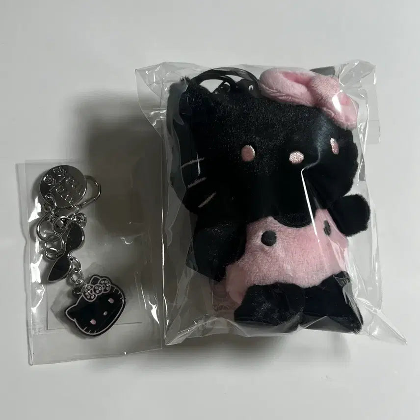 [BUNJANG] WAKEMAKE Kitty Charm Keychain / 웨이크메이크 키티 인형키링, 참키링