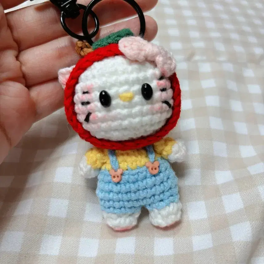[BUNJANG] Handmade Crochet Apple Hello Kitty Keychain / (핸드메이드) 코바늘 사과 헬로키티 키링