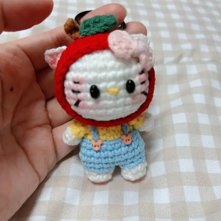 [BUNJANG] Handmade Crochet Apple Hello Kitty Keychain / (핸드메이드) 코바늘 사과 헬로키티 키링