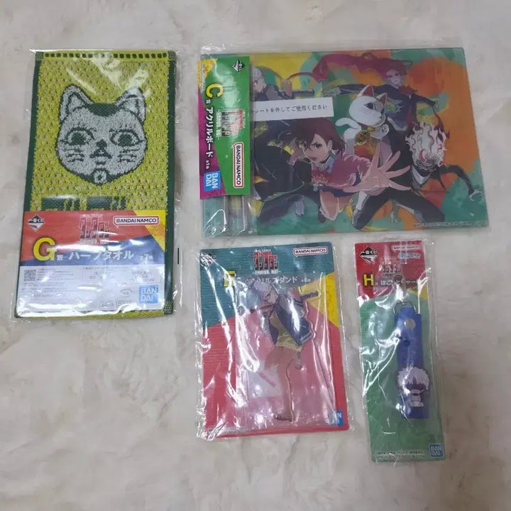 [BUNJANG] Dandadan Ichiban Kuji Goods Set (Acrylic Stand, Towel, Keychain) - Sealed / (미개봉)단다단 제일복권 굿즈 세트 (아크릴 스탠드, 타올, 키링)