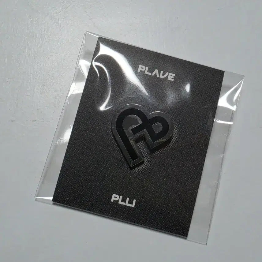 [BUNJANG] PLAVE PLICH Logo Badge / 플레이브 플리 로고 뱃지