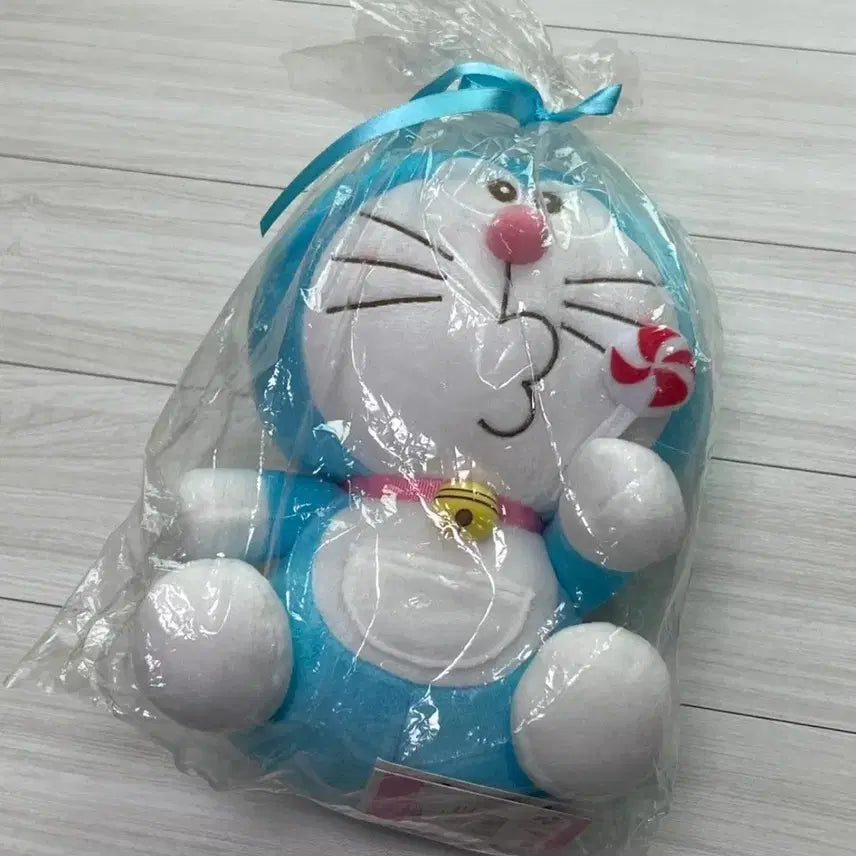 [SOLD OUT] [새상품] 사탕 도라에몽인형 / CGV 한정 도라에몽인형