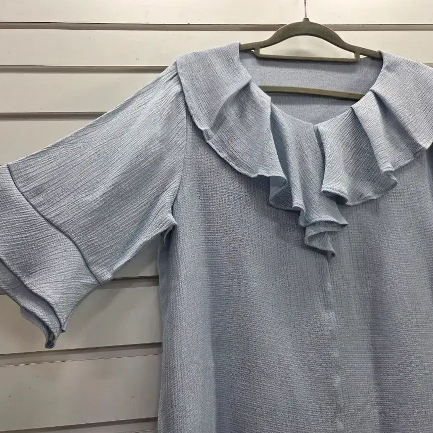 [BUNJANG] Light Blue Ruffle Sleeve Blouse / 연블루  러블리  칠부소매 블라우스/보물찾기천사