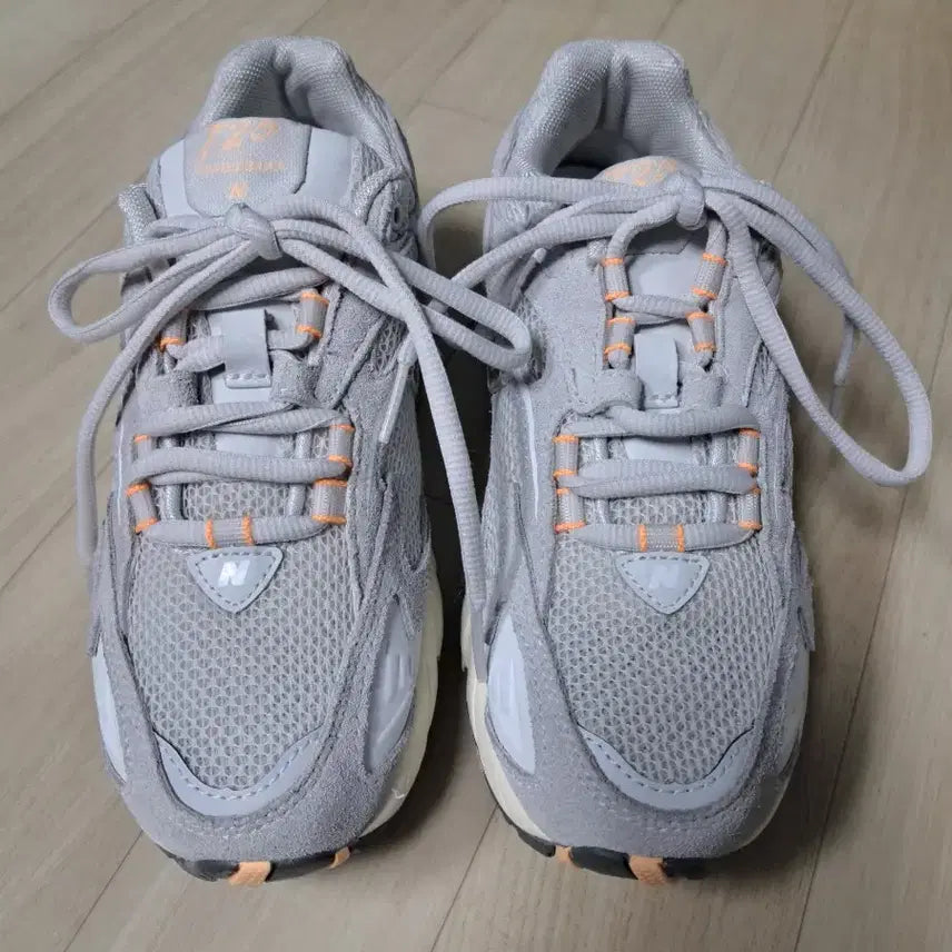 [BUNJANG] New Balance 725 Light Sneakers / 뉴발란스 725 운동화 라이트 스니커즈. 사이즈 225
