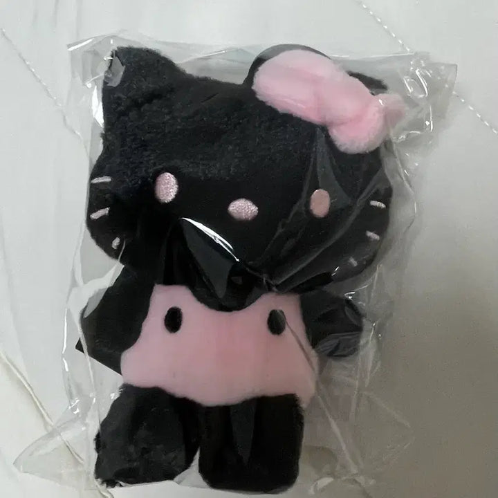 [BUNJANG] WakeMake Hello Kitty Plush Keychain (Sealed) / 미개봉) 웨이크메이크 키티 인형 키링